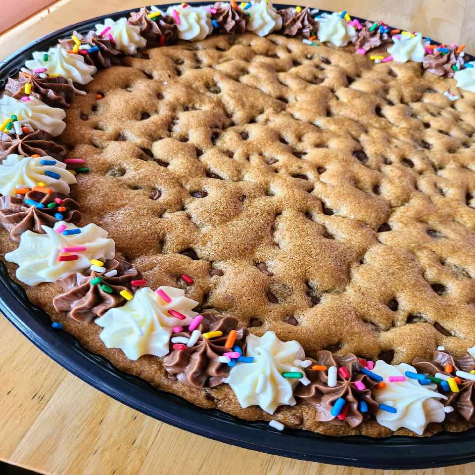 Where to Buy Cookie Cakes Near Me： Local Favorites & Reviews