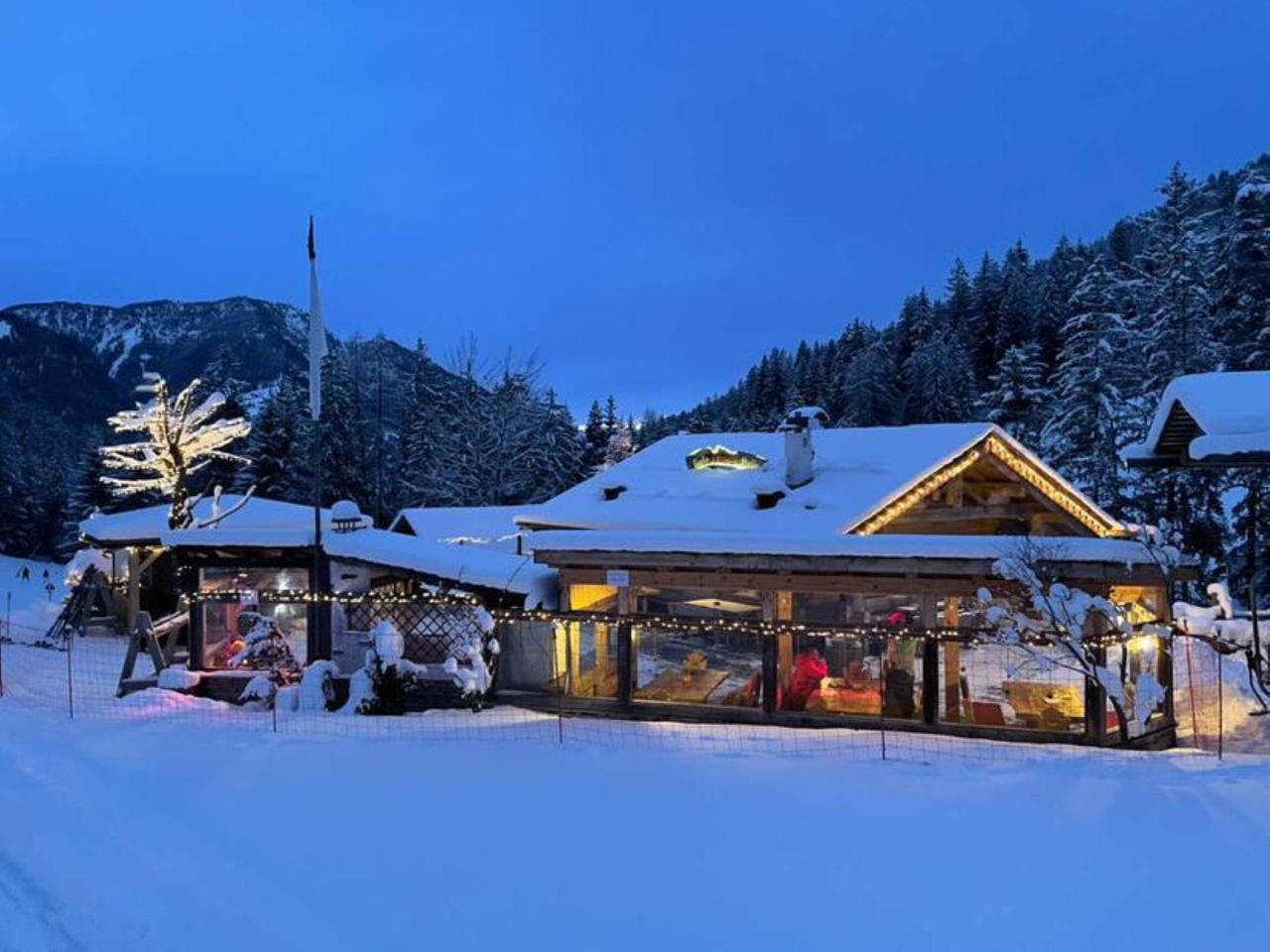 Christmas Dinner in Ortisei, Italy： Top Restaurants for a Magical Holiday Feast