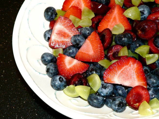 Easy and Tasty Recipes Featuring Blueberries, Strawberries, and Cherries