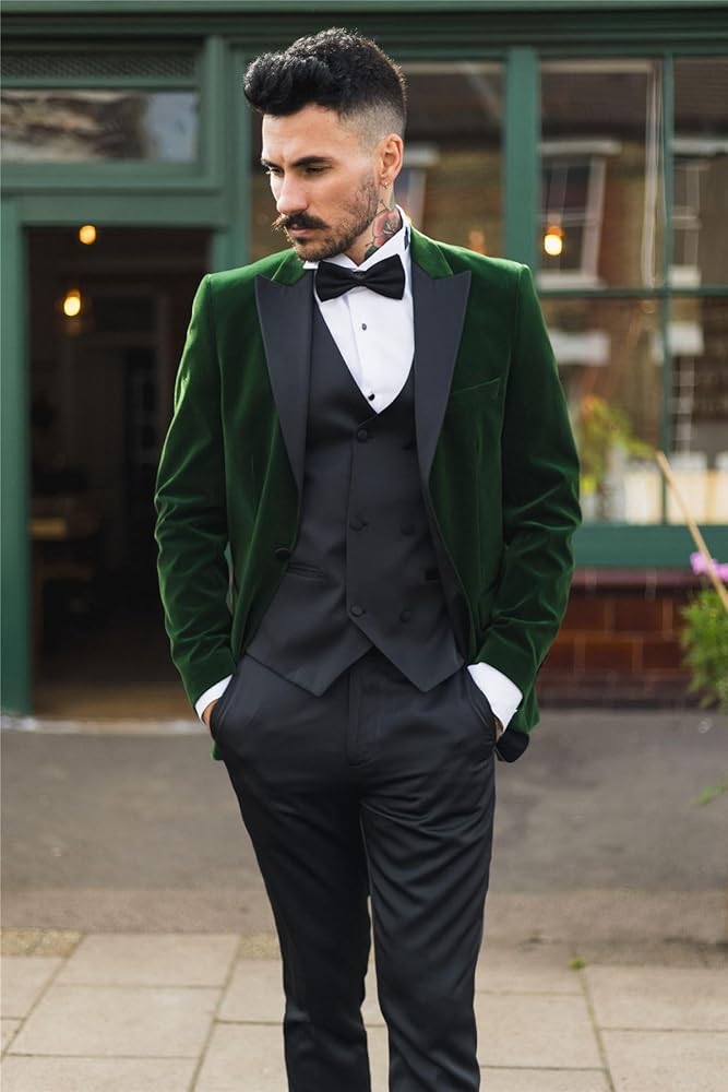 Make a Statement with a Green Velvet Dinner Jacket – Perfect for Special Occasions