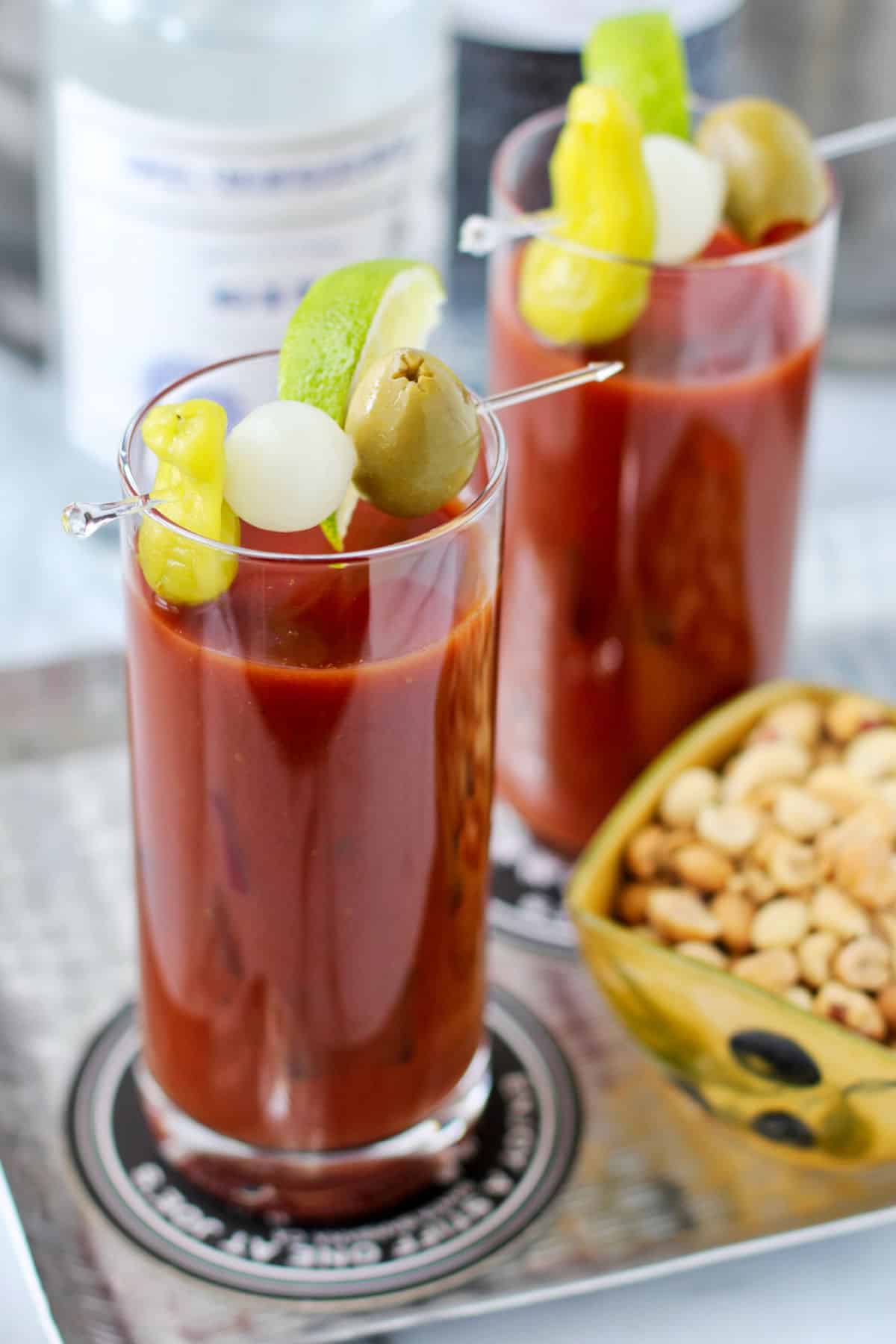 Make a Bloody Mary with Gin: Easy Steps for a Delicious Drink.