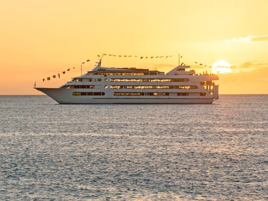 Book Your Sunset Dinner Cruise Oahu Hawaii Now!