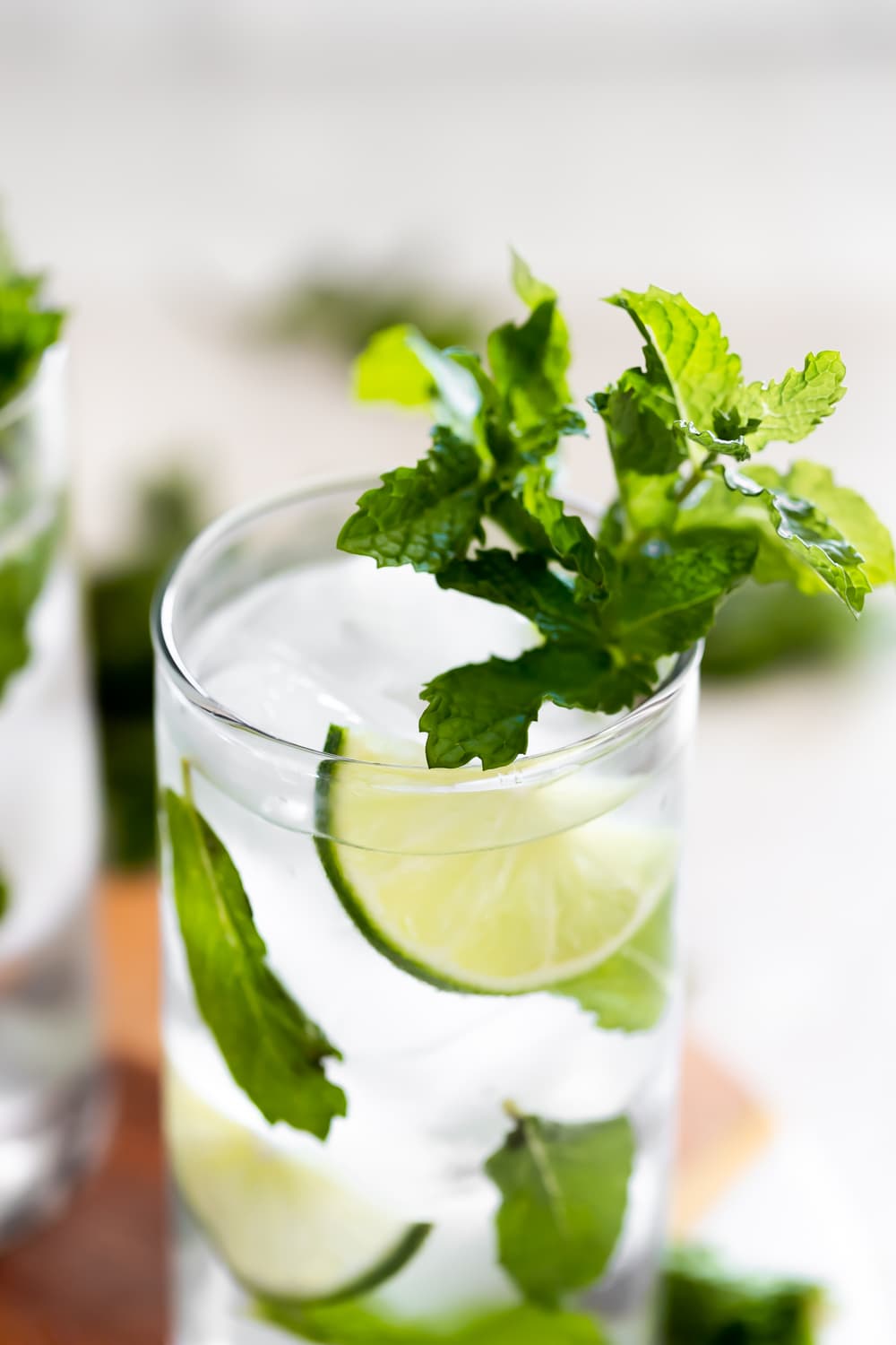 Mojito cubano, make it right now, just five minutes.