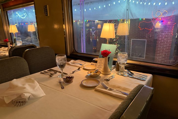 Chattanooga Christmas Dinner Train: A Festive Holiday Dining Experience