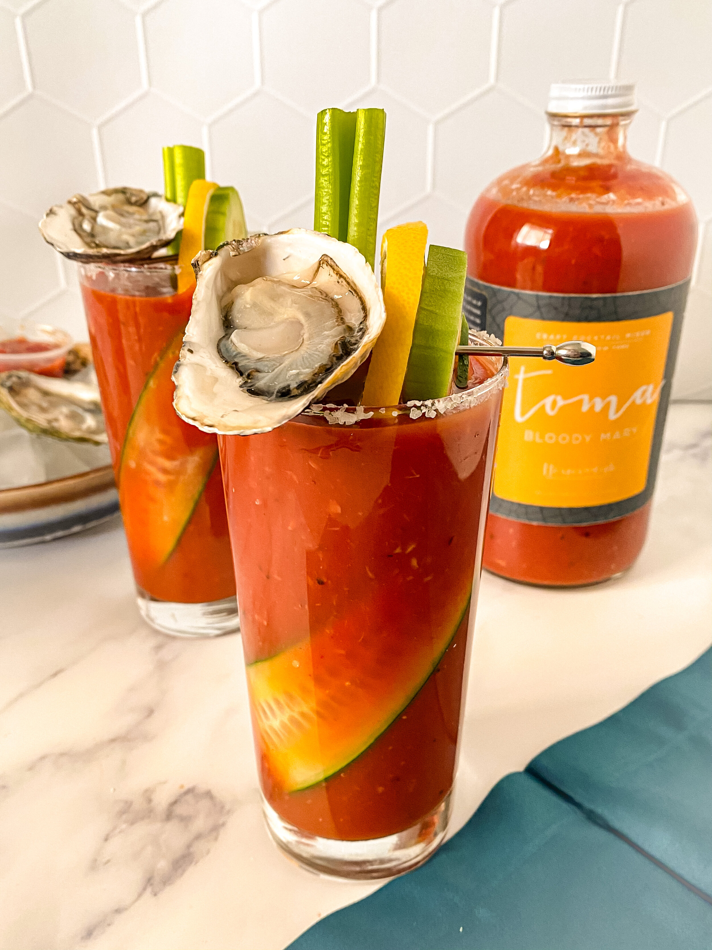 Make a Bloody Mary with Gin: Easy Steps for a Delicious Drink.