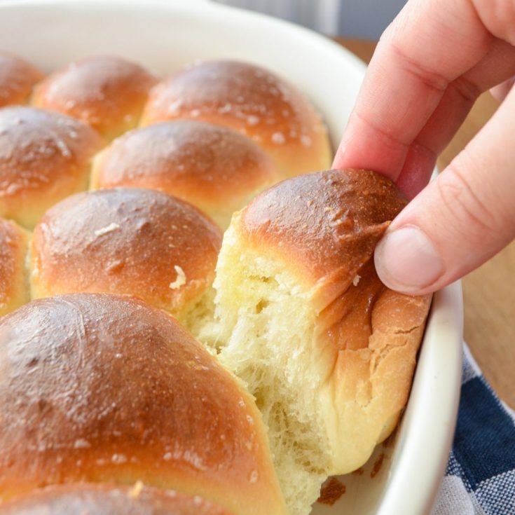 Fluffy Snowflake Dinner Rolls: A Step-by-Step Baking Guide