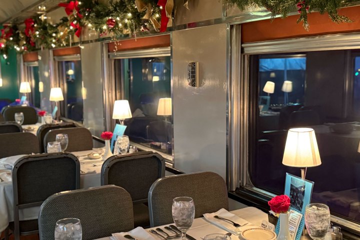 Chattanooga Christmas Dinner Train: A Festive Holiday Dining Experience