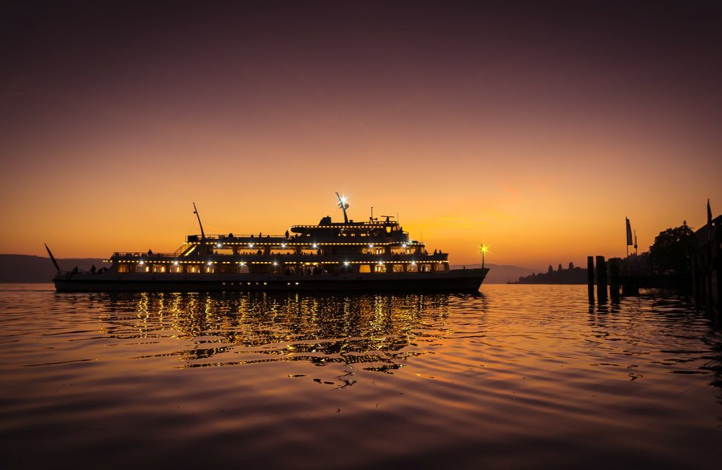 Dinner Cruise Orlando FL: Experience the Magic Tonight!