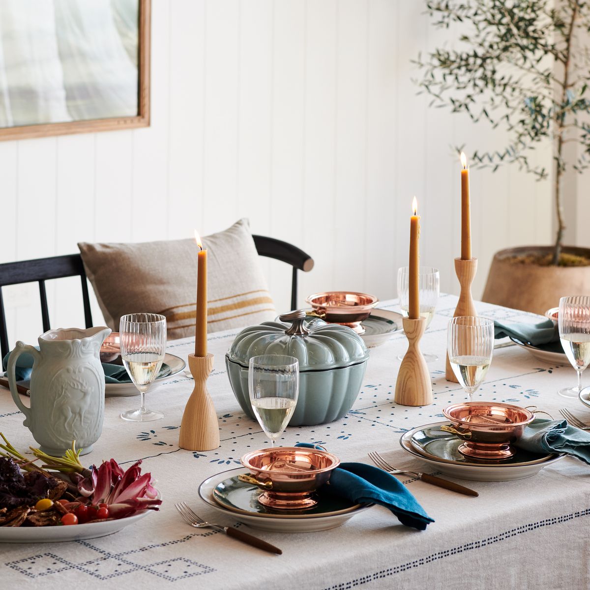 Shopping for a Farmhouse Dinner Table? Tips and Tricks Here