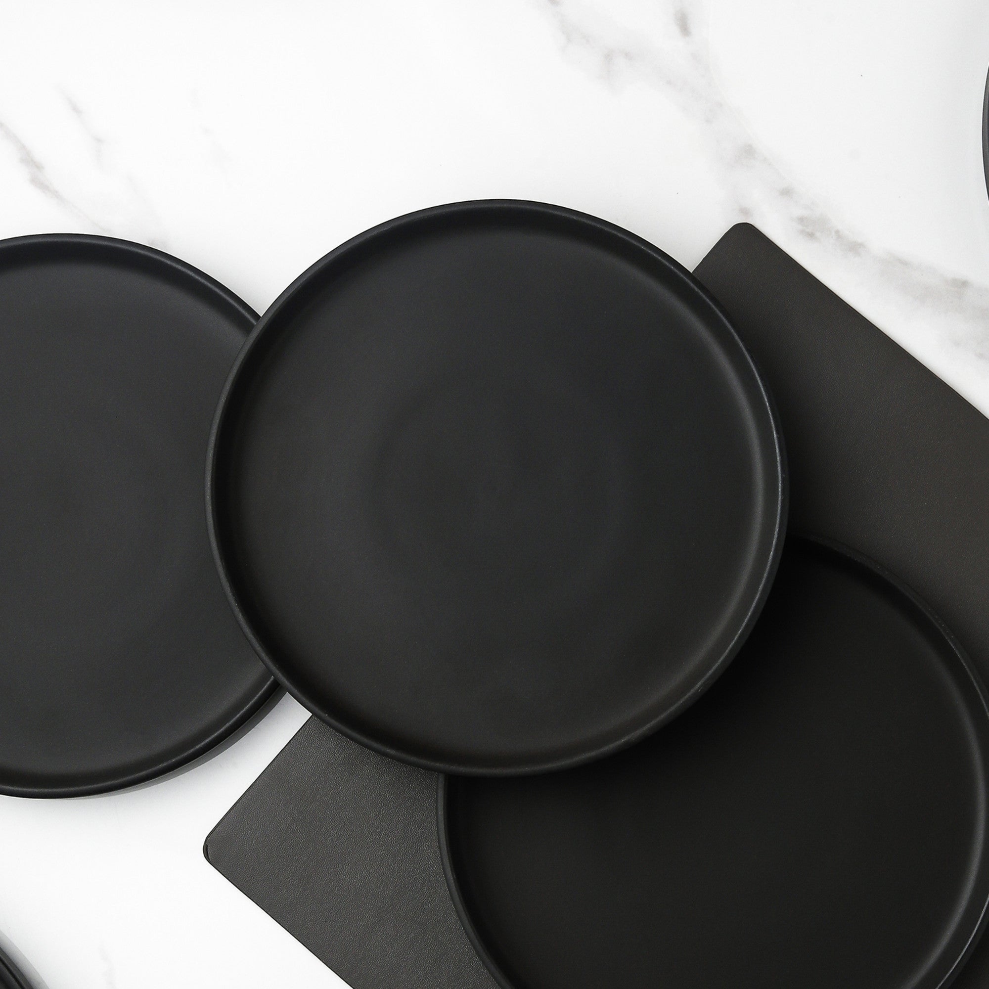 Black Dinner Plates: How to Choose the Perfect Set for You